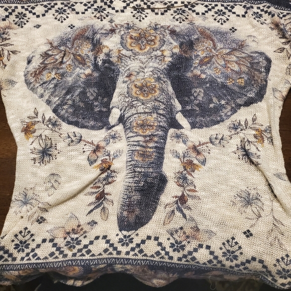 Bundle of 2 elephant shirts - Picture 2 of 9